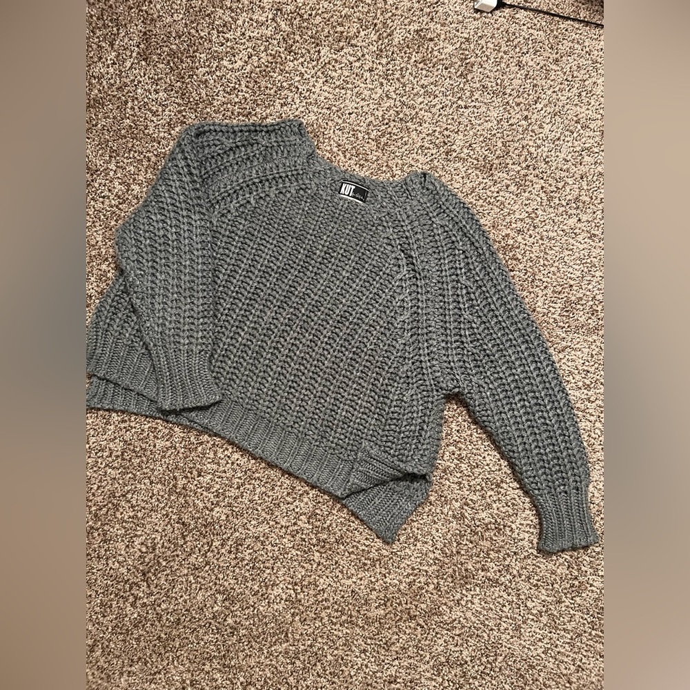 CHUNKY CREWNECK KNIT SWEATER